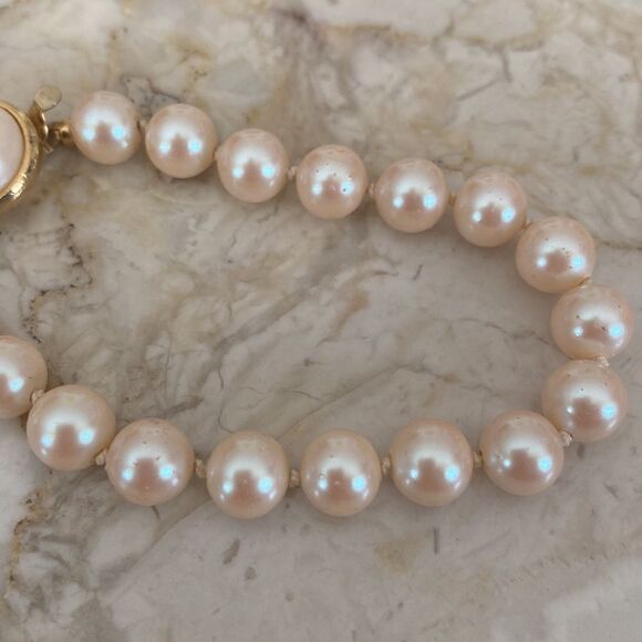 Vintage Gold Tone Pearl Necklace & Brooch Set - Picture 5 of 10